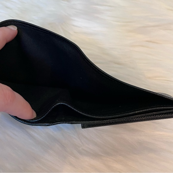 Tod’s Men’s Black Leather Bi-fold Designer Wallet - Picture 16 of 16